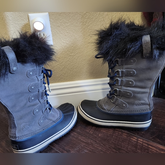Sorel Women's Joan of Arctic Gray Snow Boots, Size 7 - Picture 3 of 9